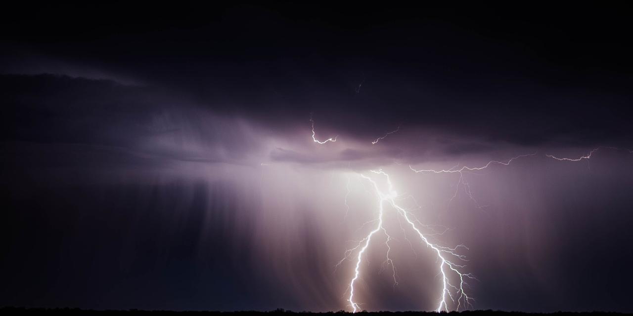 Wat te doen bij onweer boven jouw sportveld?